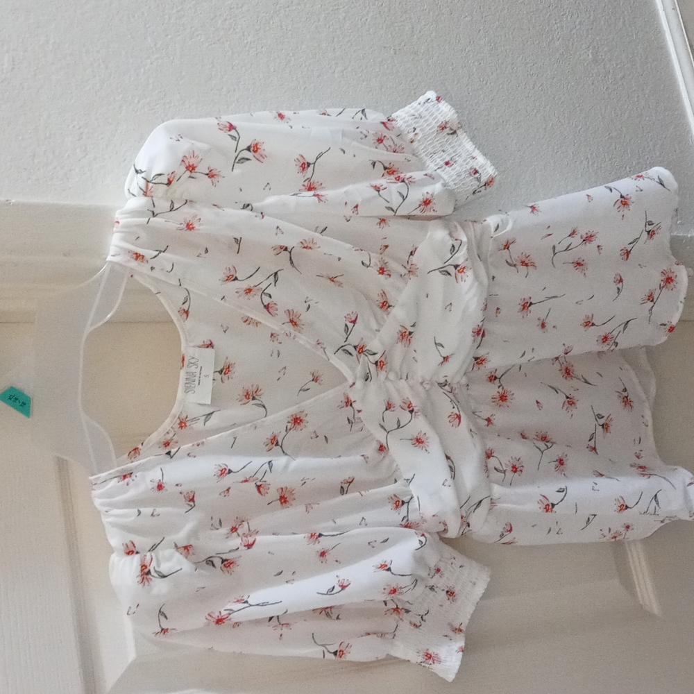 Sienna Sky,S,White w/ floral detaling